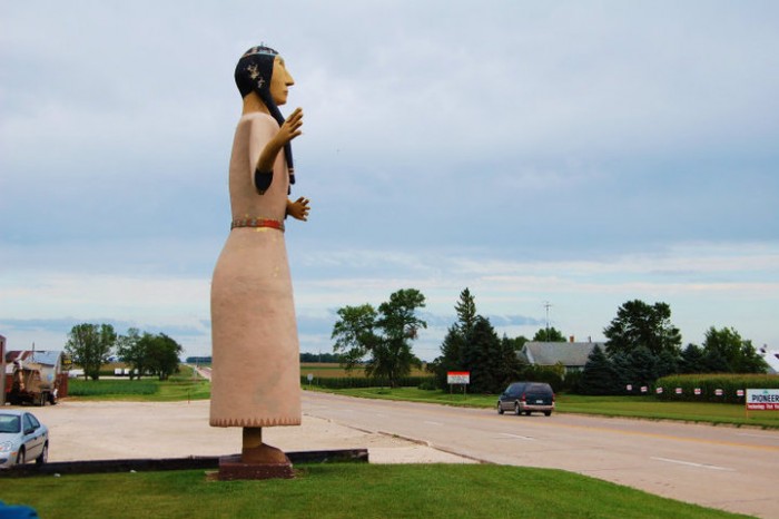 Pocanhontas statue 2