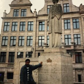 Standbeeld van Koningin Elisabeth